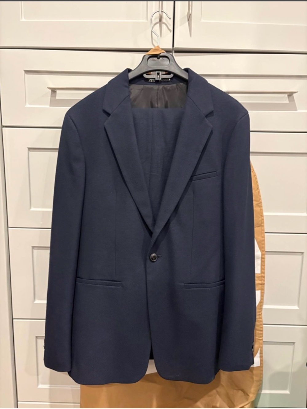 Zara Men's Dark Navy Single-Button Blazer with trousers